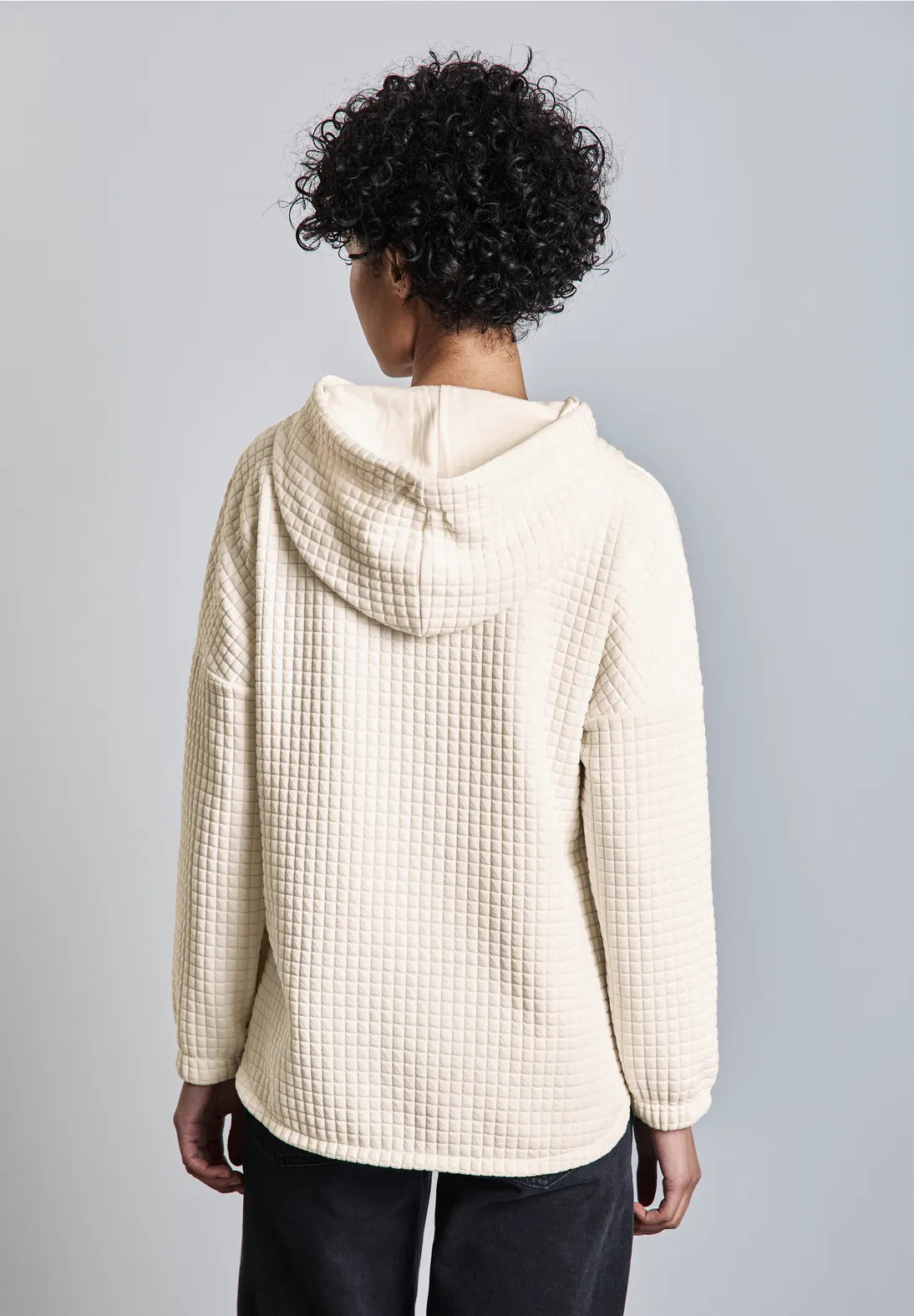 SUDADERA CON CAPUCHA DE ESTILO INFORMAL