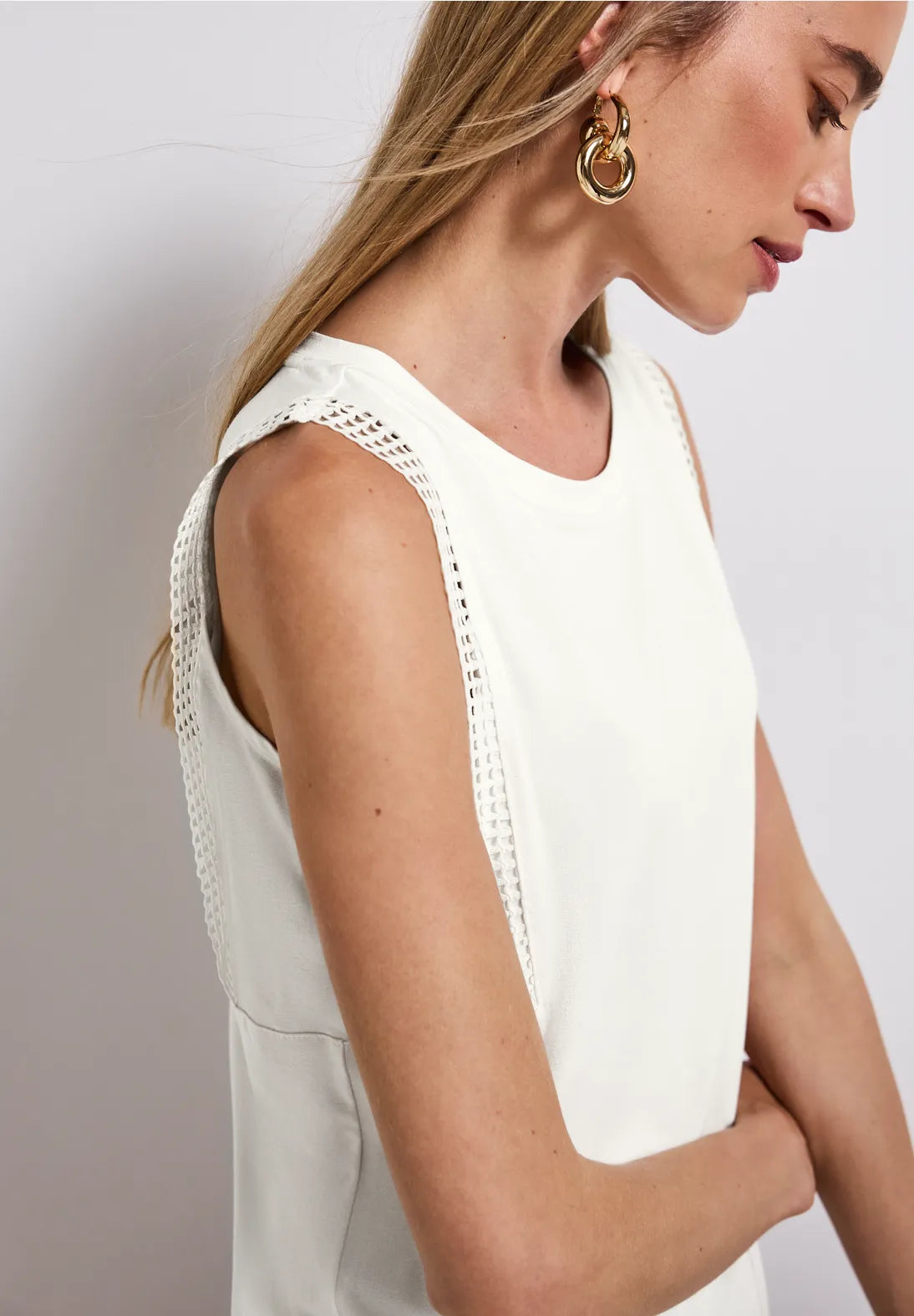 STREET ONE TOP SIN MANGAS CALADA BLANCA (Copia)