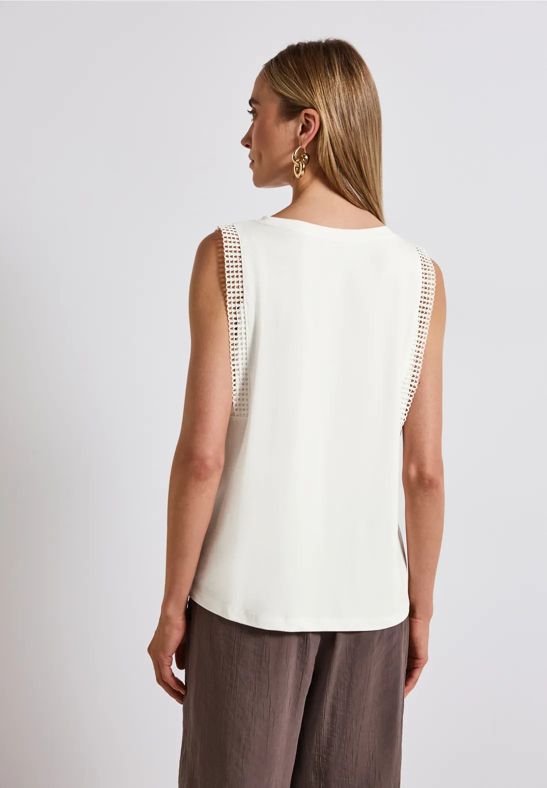 STREET ONE TOP SIN MANGAS CALADA BLANCA (Copia)