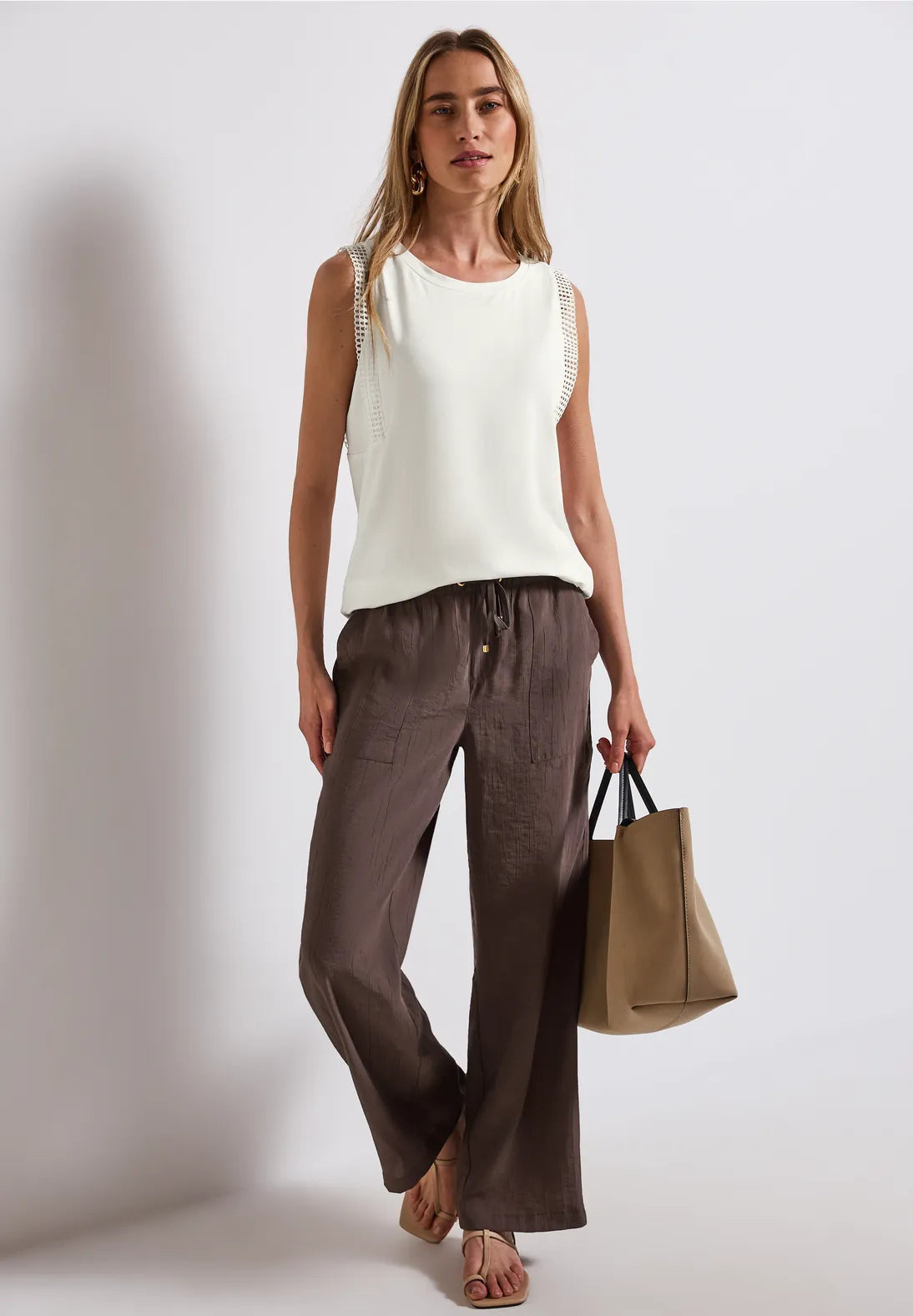 STREET ONE TOP SIN MANGAS CALADA BLANCA (Copia)