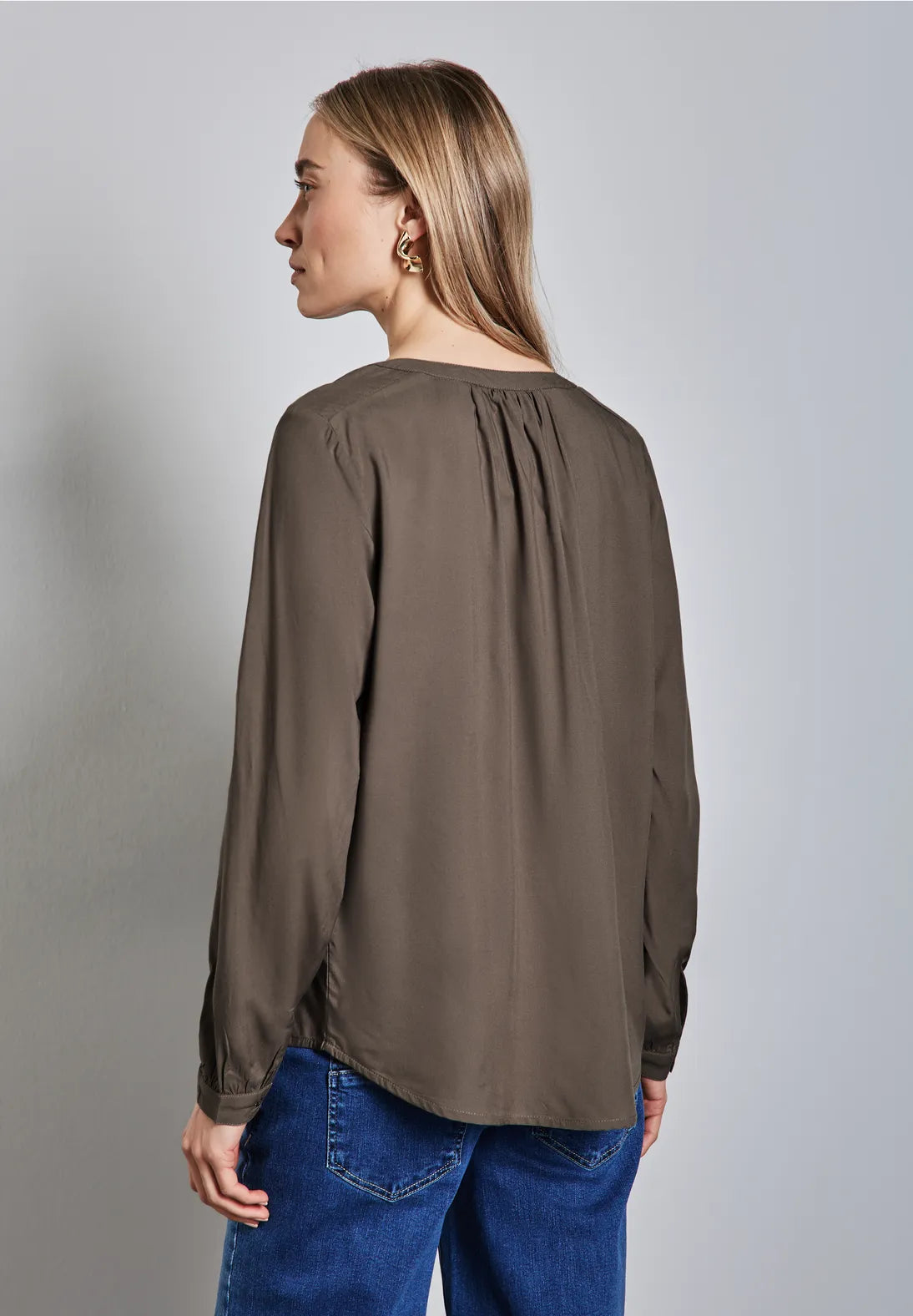 BLUSA BASICA CUELLO EN V