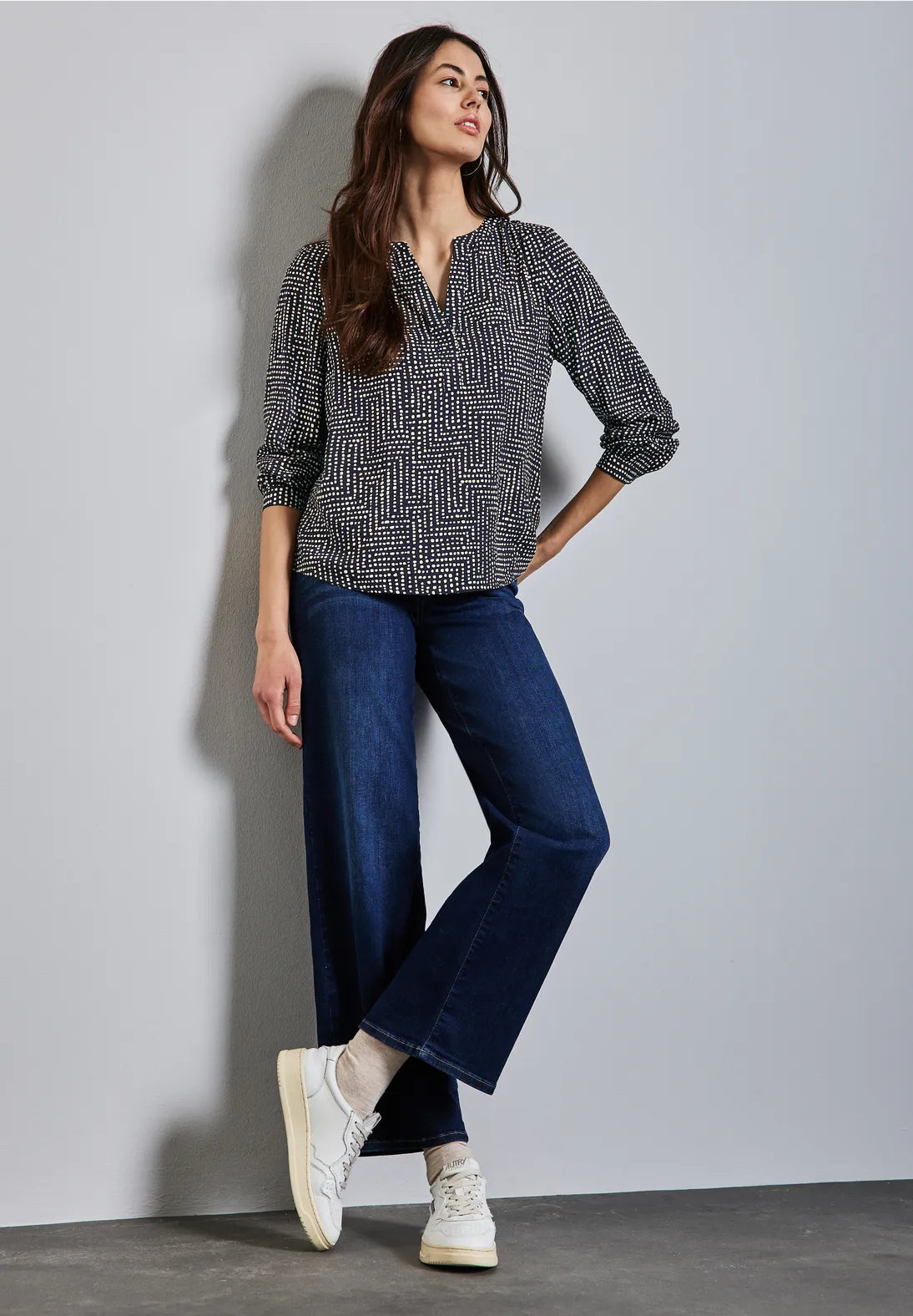 BLUSA ESTAMPADA CUELLO EN V