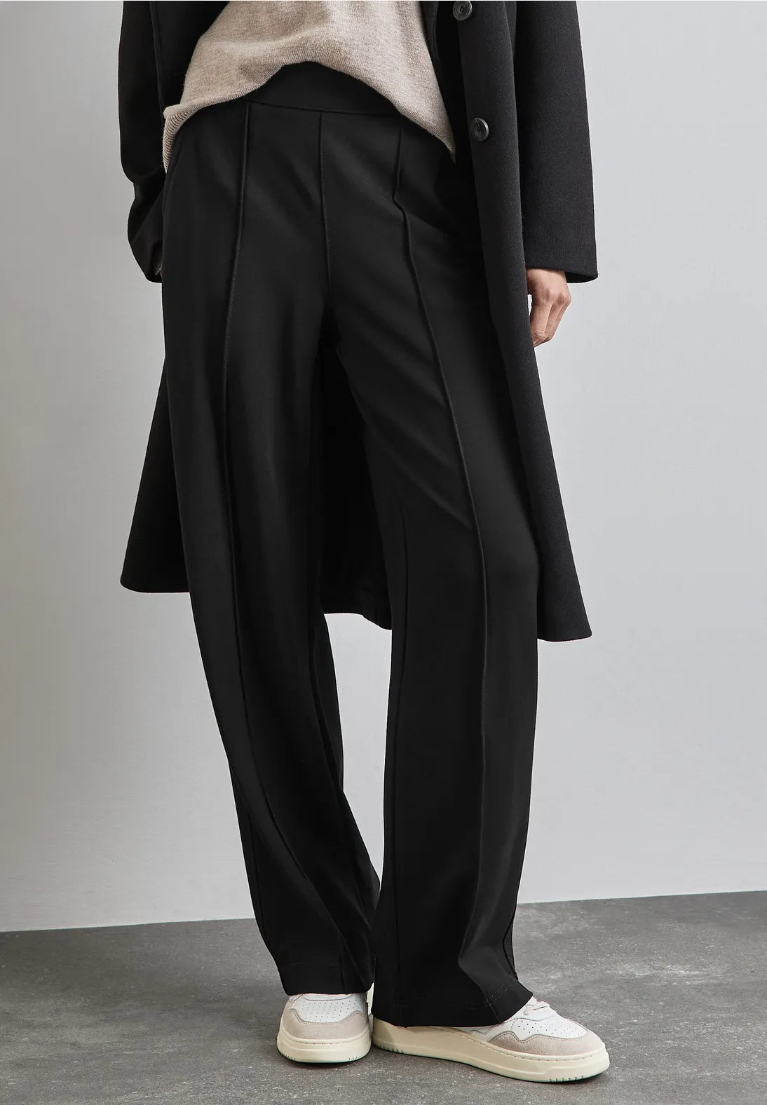 PANTALONES NEGRO DE CORTE INFORMAL