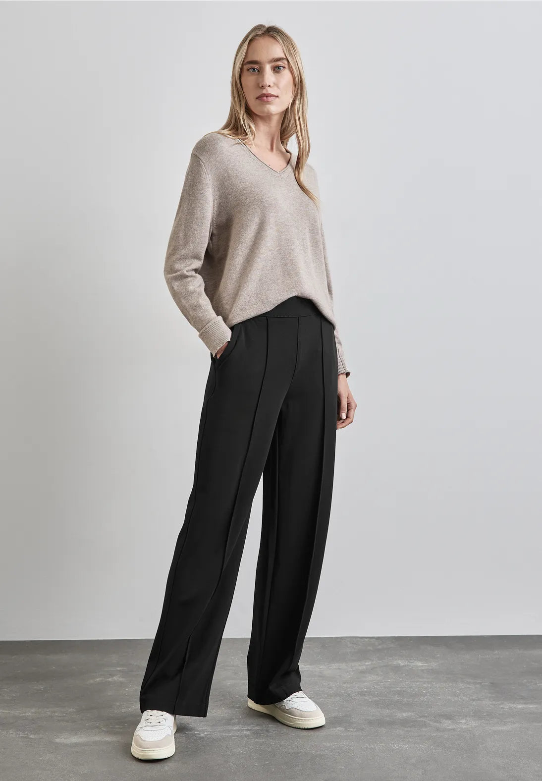 PANTALONES NEGRO DE CORTE INFORMAL