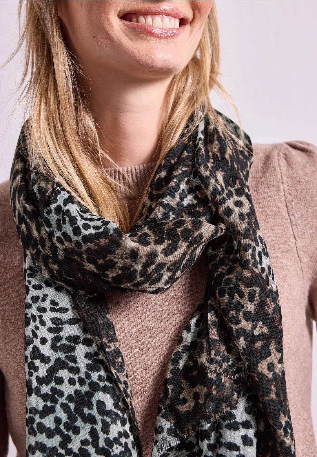 Bufanda estampado animal print, street one
