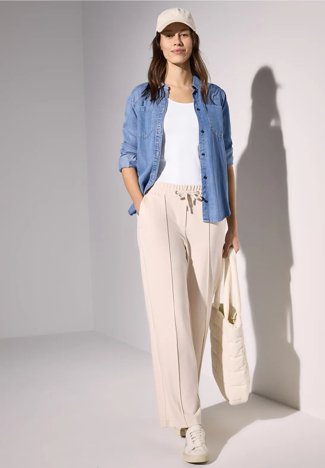 CECIL TOP SIN MANGAS BLANCO CUELLO REDONDO