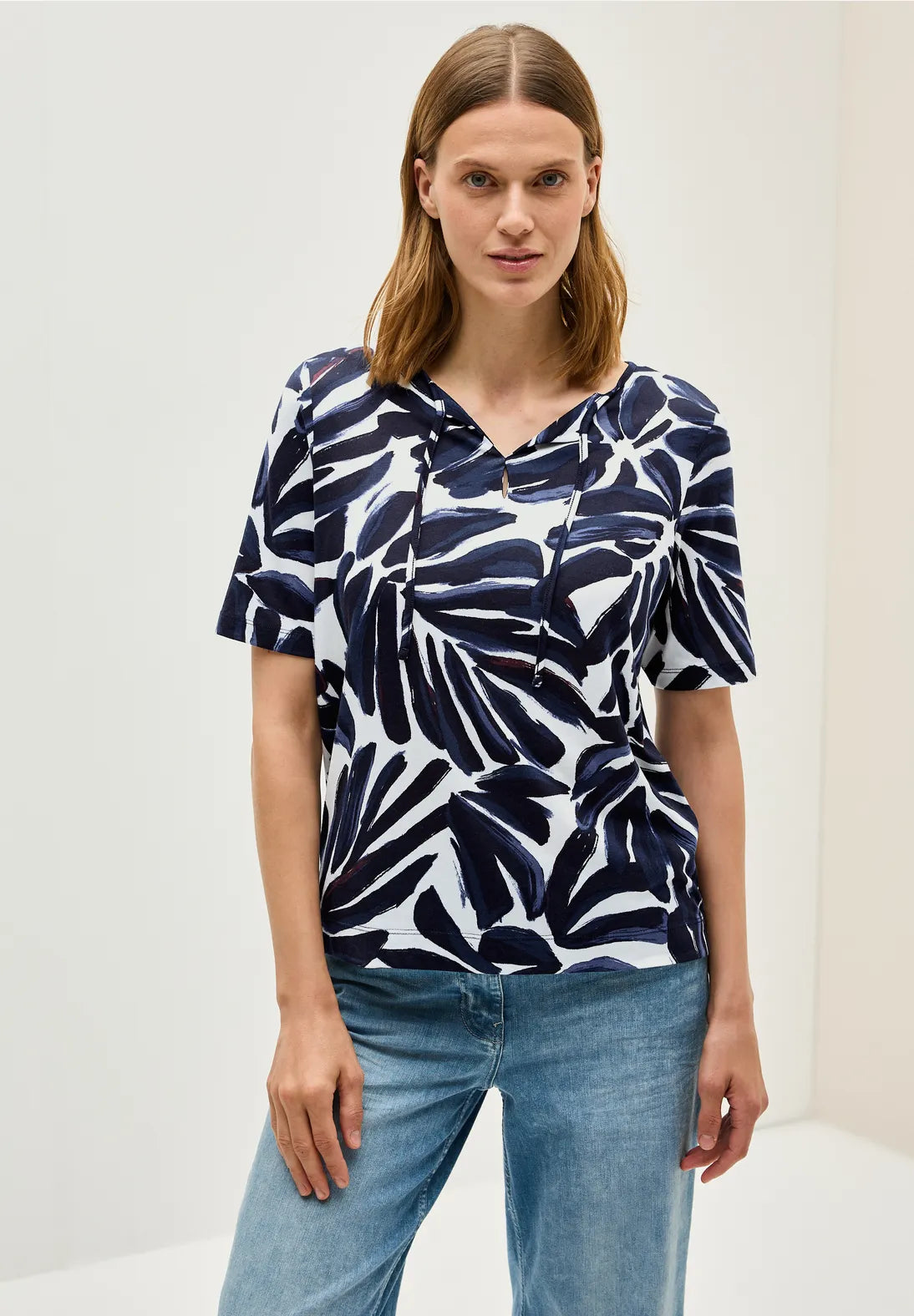 CECIL CAMISETA ESTAMPADA ESCOTE ABIERTO