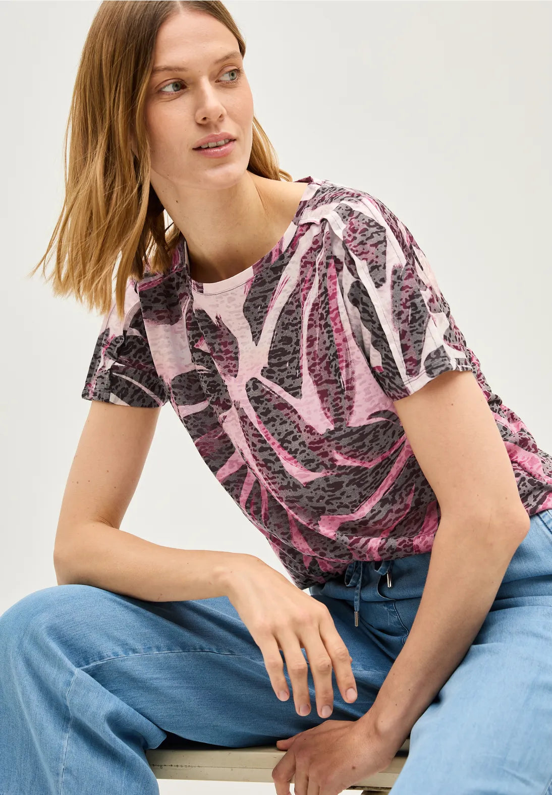 CECIL CAMISETA ESTAMPADA ESCOTE ABIERTO