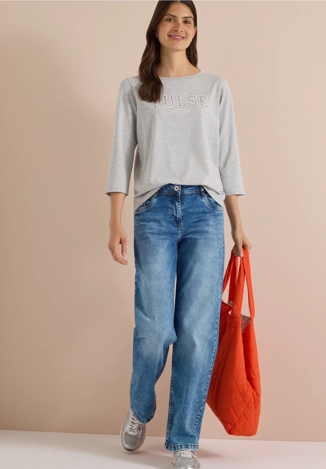 camiseta de mujer gris con dieño gráfico en EN3CALAFELL