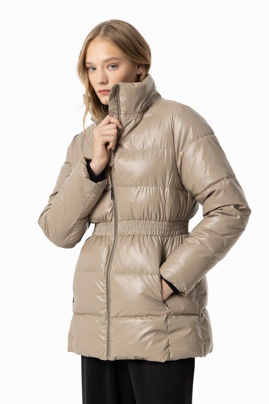 CHAQUETA ACOLCHADA CON CINTURA ELASTICA