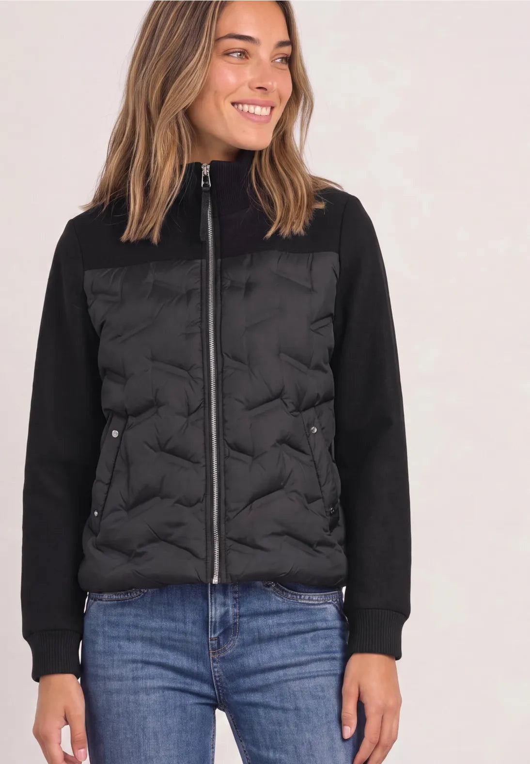 CHAQUETA ACOLCHADA NEGRA. EN3CALAFELL