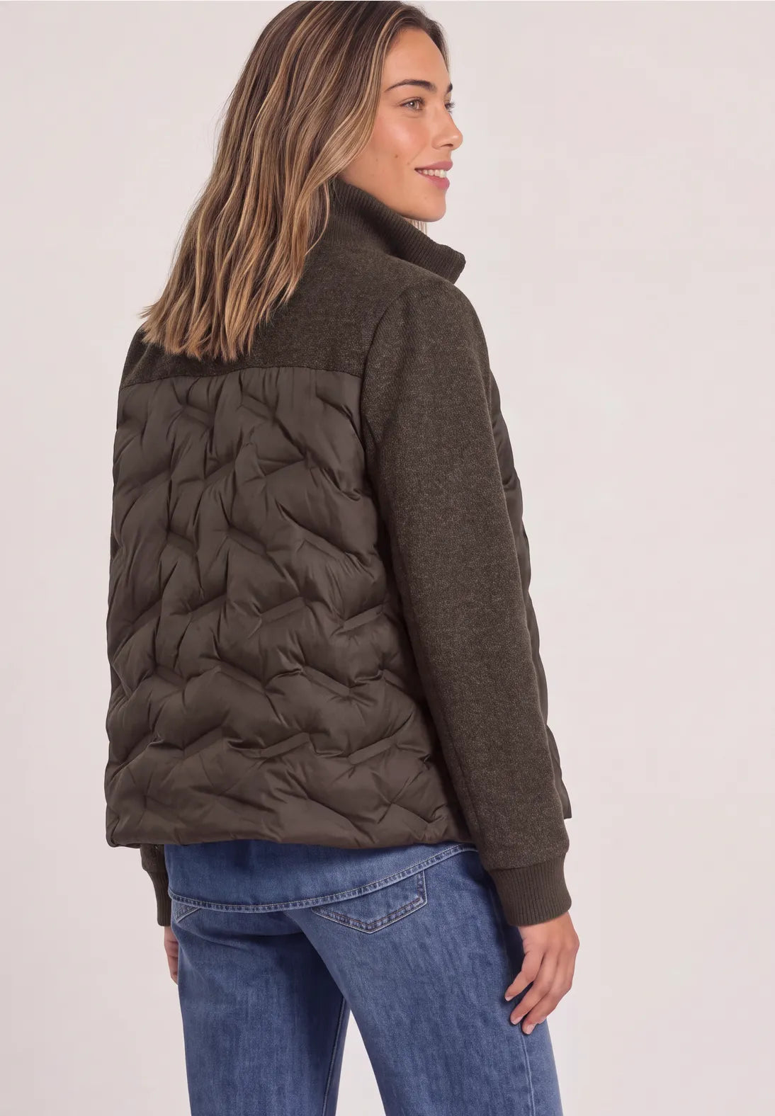 chaqueta acolchada marron. EN3CALAFELL