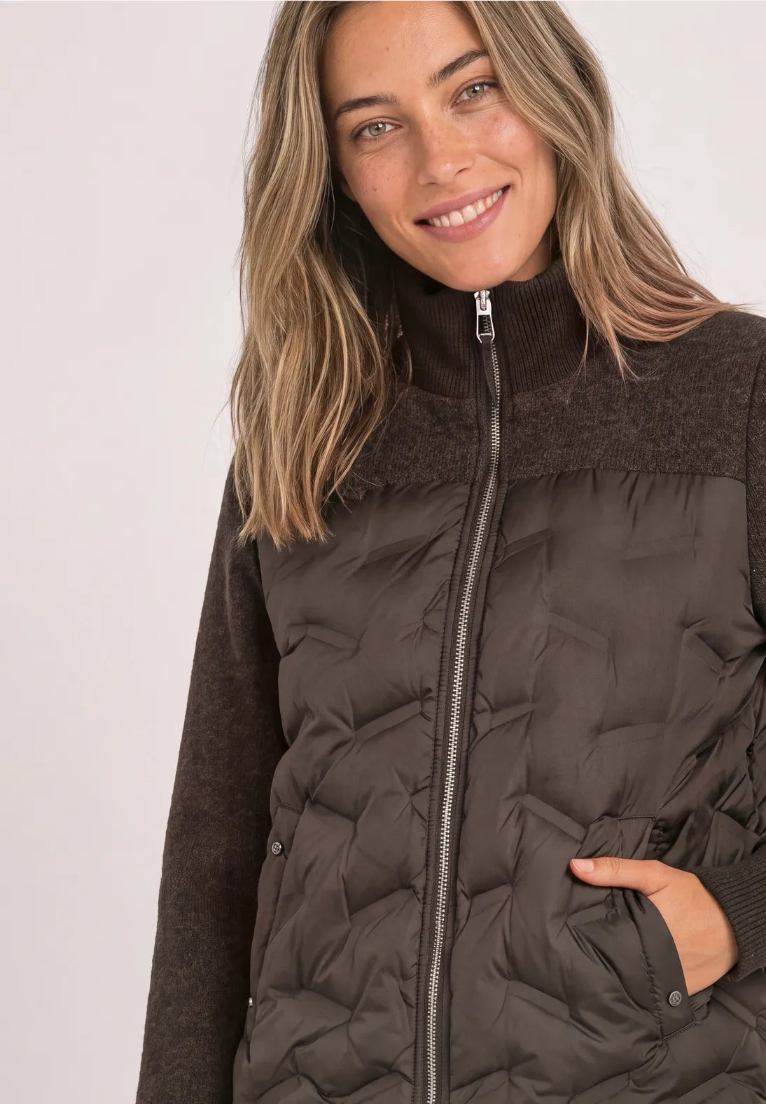 chaqueta acolchada marron. EN3CALAFELL
