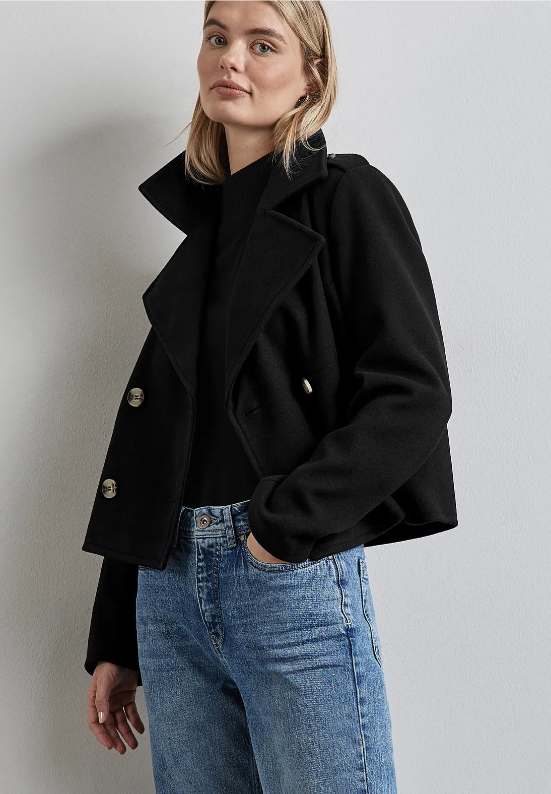 CHAQUETA TIPO GABARDINA CORTA