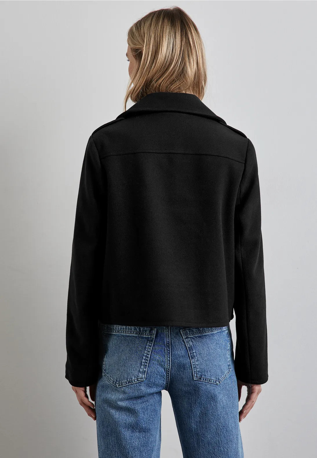 CHAQUETA TIPO GABARDINA CORTA
