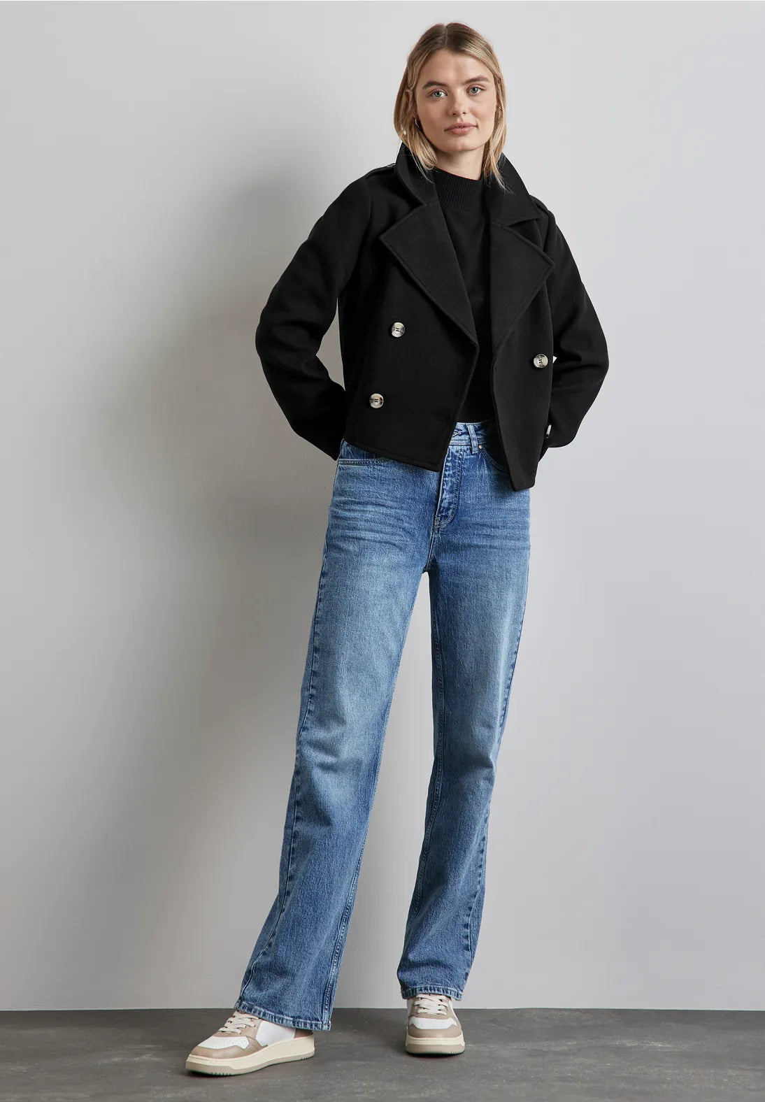CHAQUETA TIPO GABARDINA CORTA