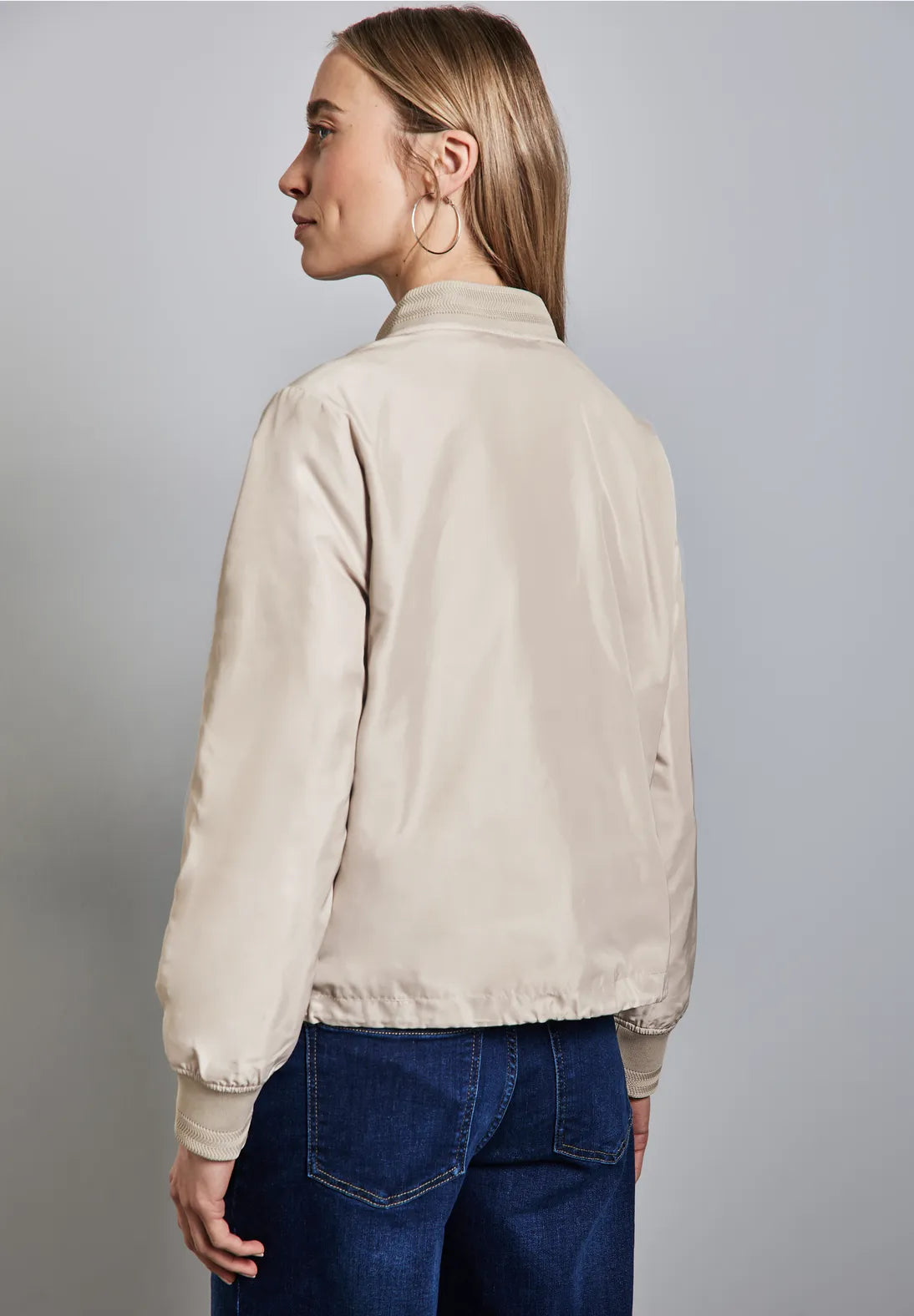 CAZADORA CORTA TIPO BOMBER