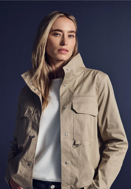 CHAQUETA CORTA CUELLO ALTO
