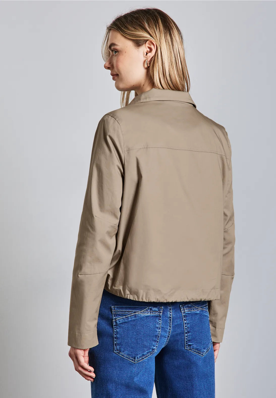 CHAQUETA CORTA CUELLO ALTO (Copia)