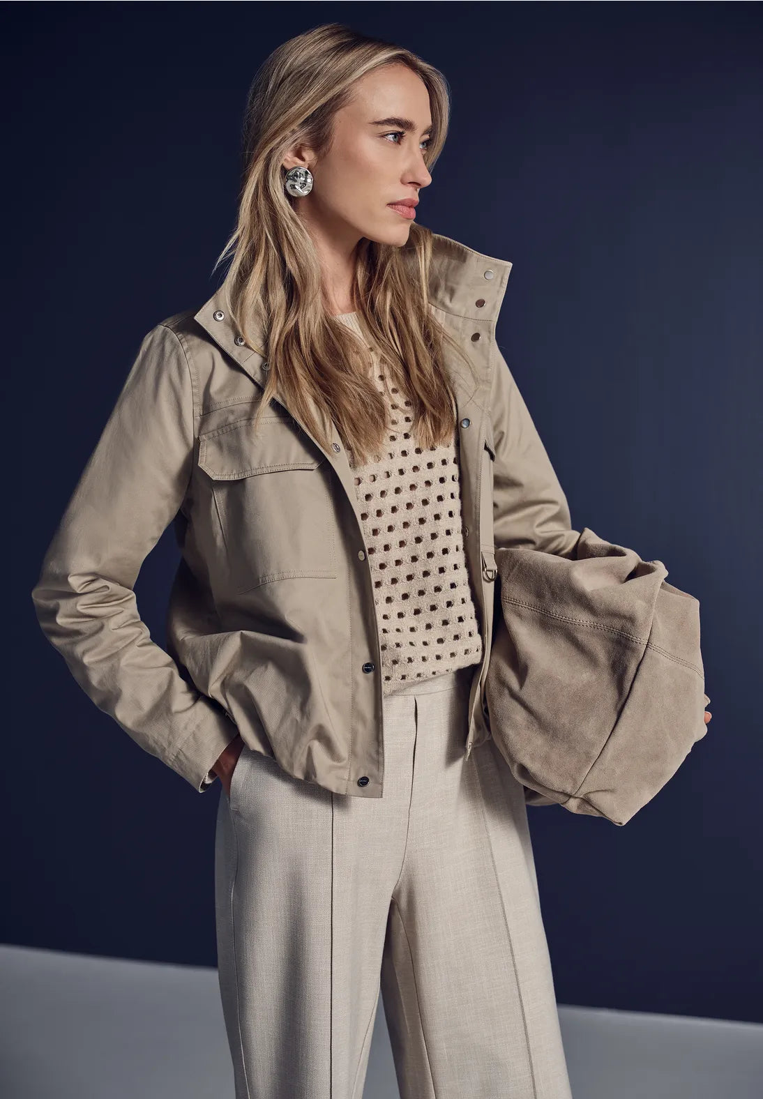 CHAQUETA CORTA CUELLO ALTO (Copia)