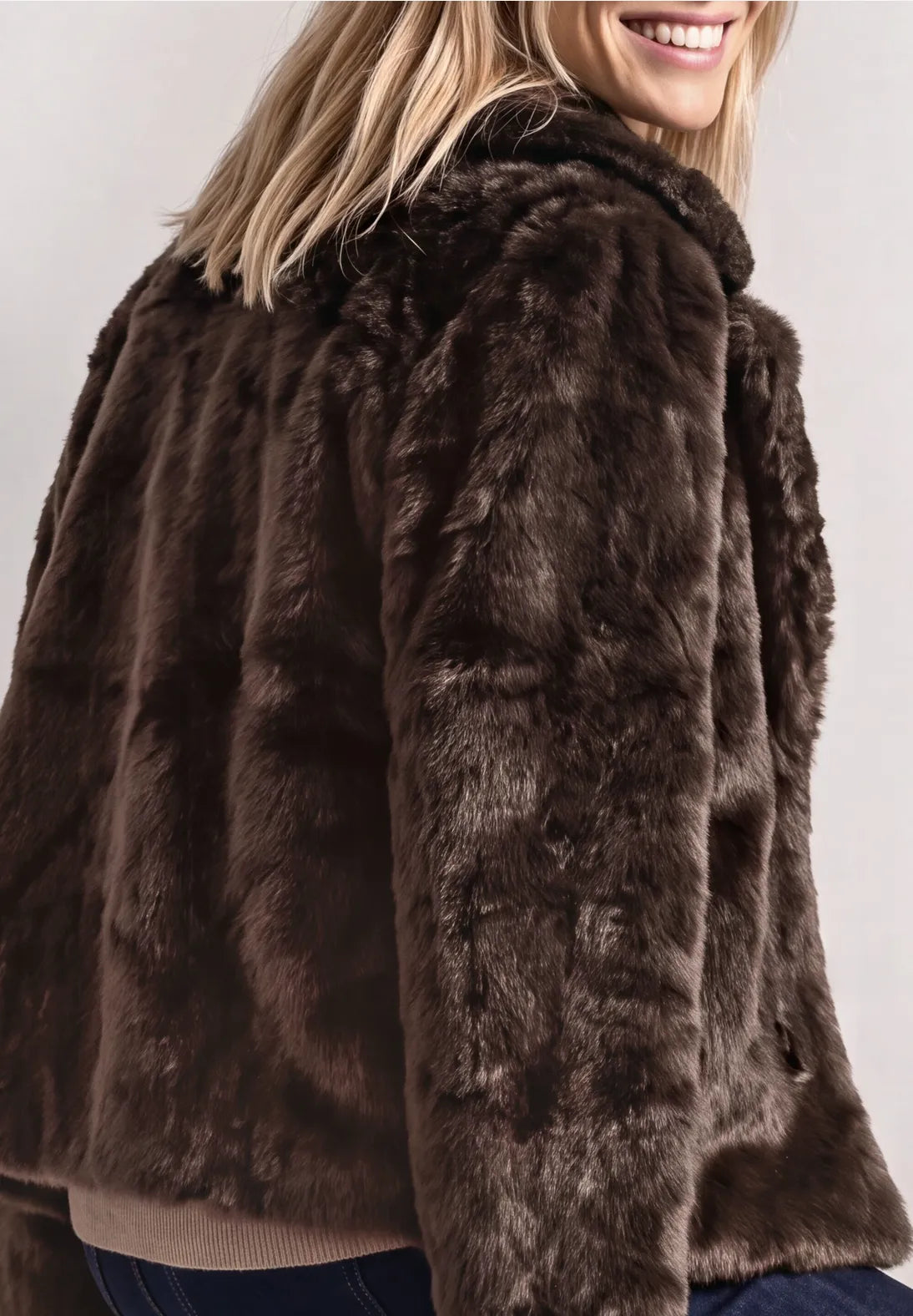 CHAQUETA CON CAPUCHA LIGERA STREET ONE