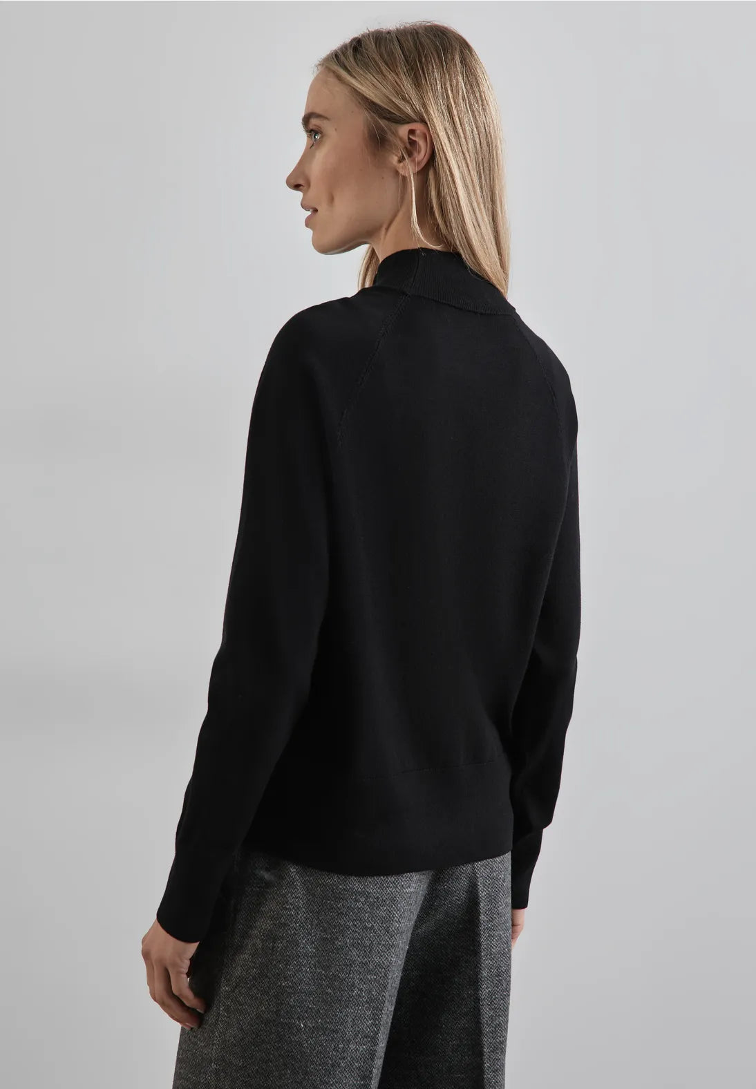 JERSEY DE PUNTO FINO CON DETALLE BOTONES