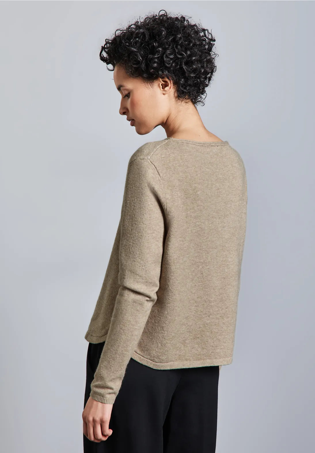 JERSEY CON DETALLE ABERTURA LATERAL EN BEIG
