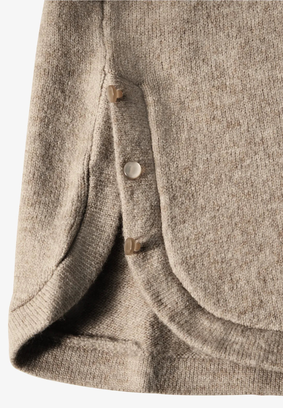 JERSEY CON DETALLE ABERTURA LATERAL EN BEIG