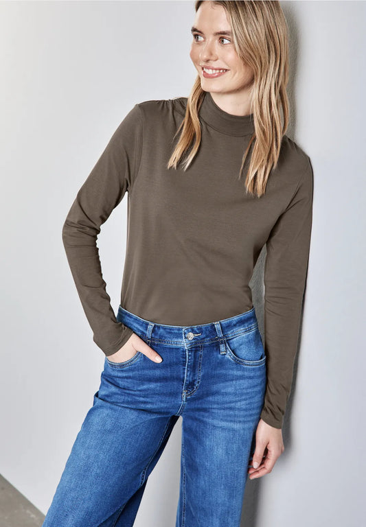 CAMISETA CON VOLANTES CUELLO ALTO