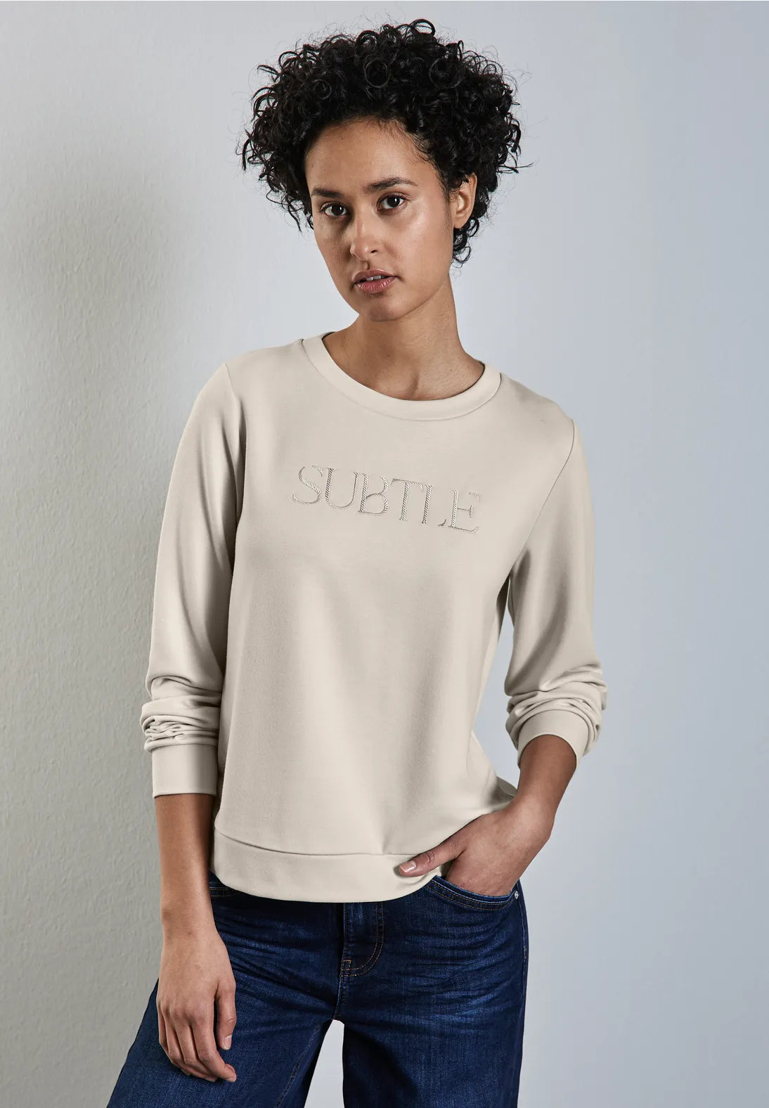SUDADERA JERSEY CON TEXTO BORDADO