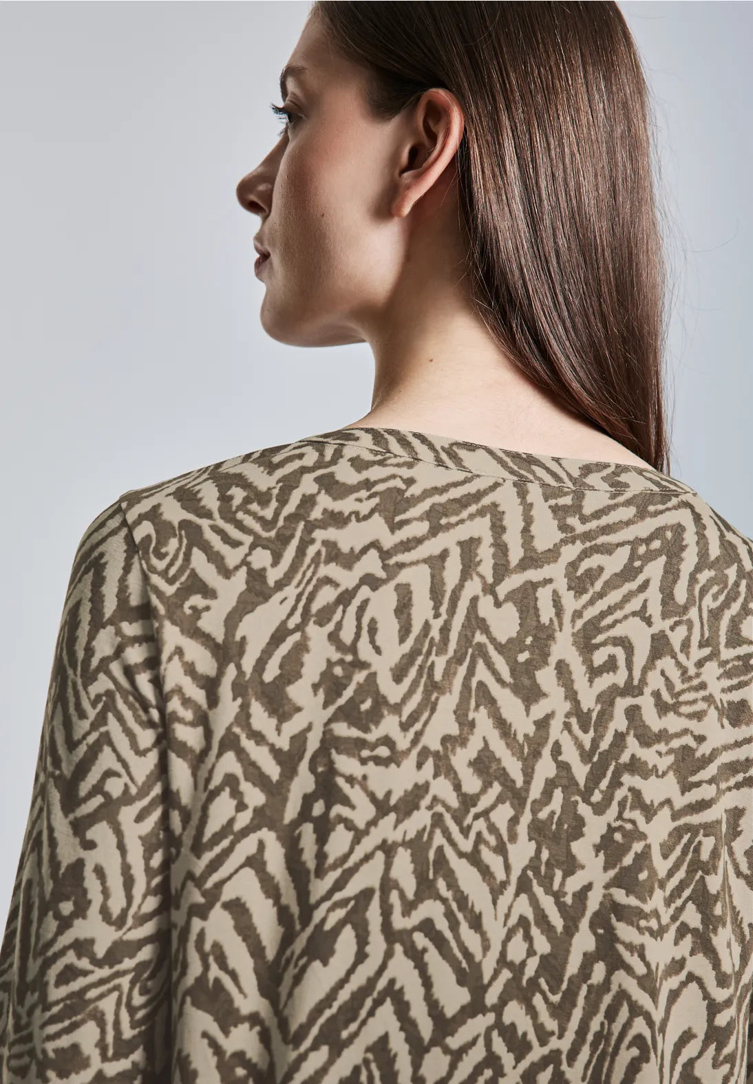 BLUSA ESTAMPADA ESCOTE ABIERTO