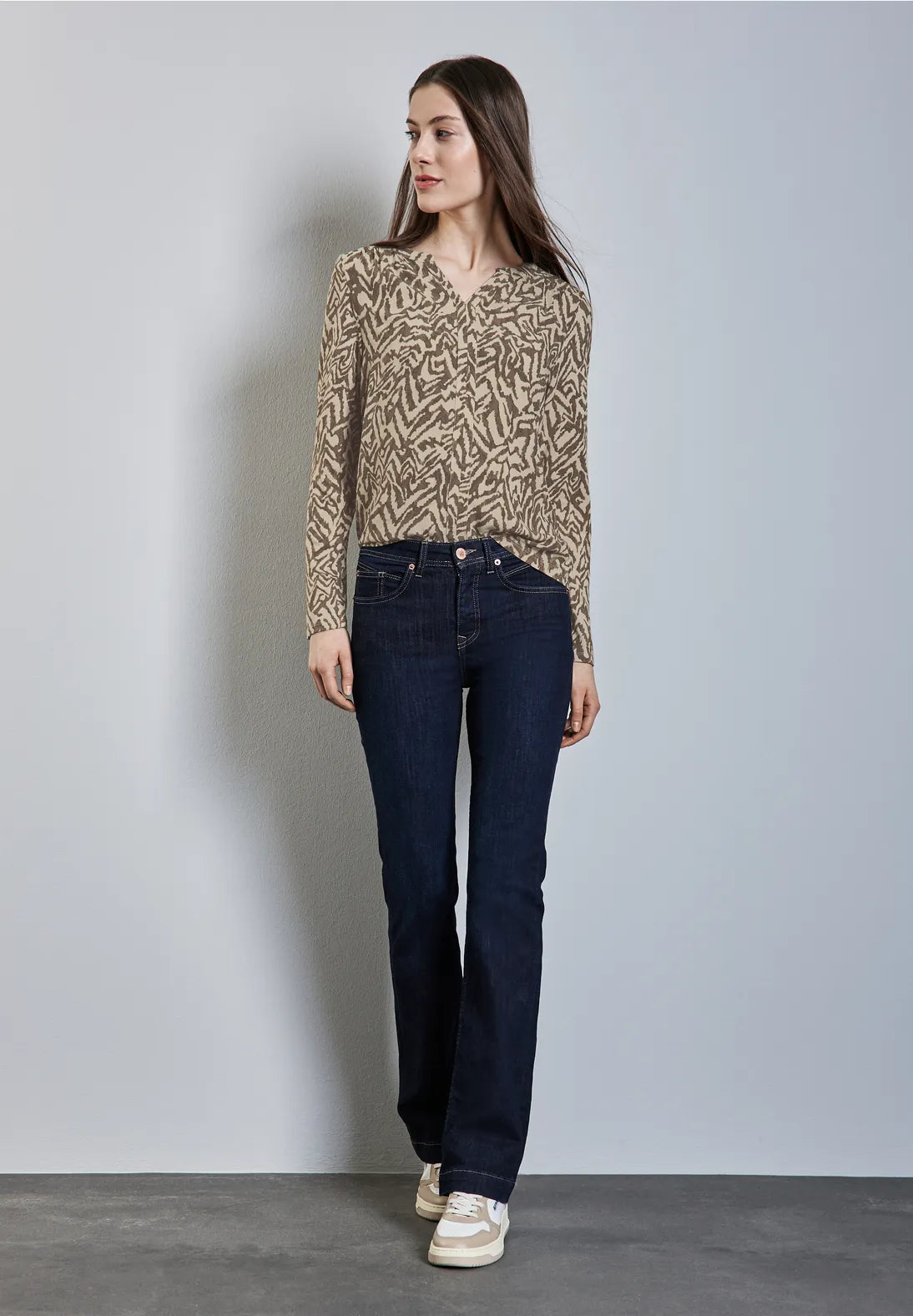 BLUSA ESTAMPADA ESCOTE ABIERTO