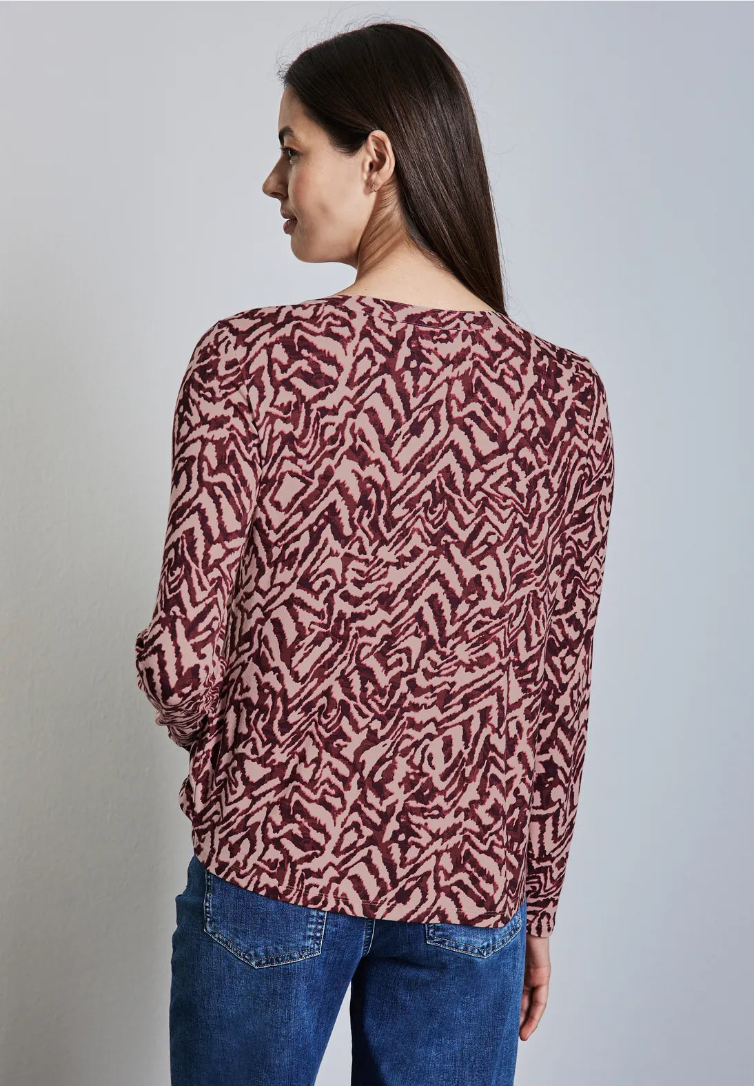 BLUSA ESTAMPADA ESCOTE ABIERTO