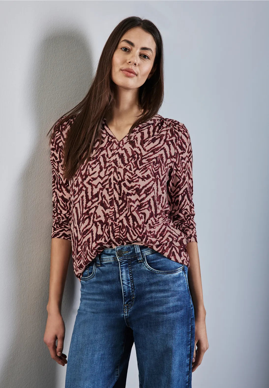BLUSA ESTAMPADA ESCOTE ABIERTO
