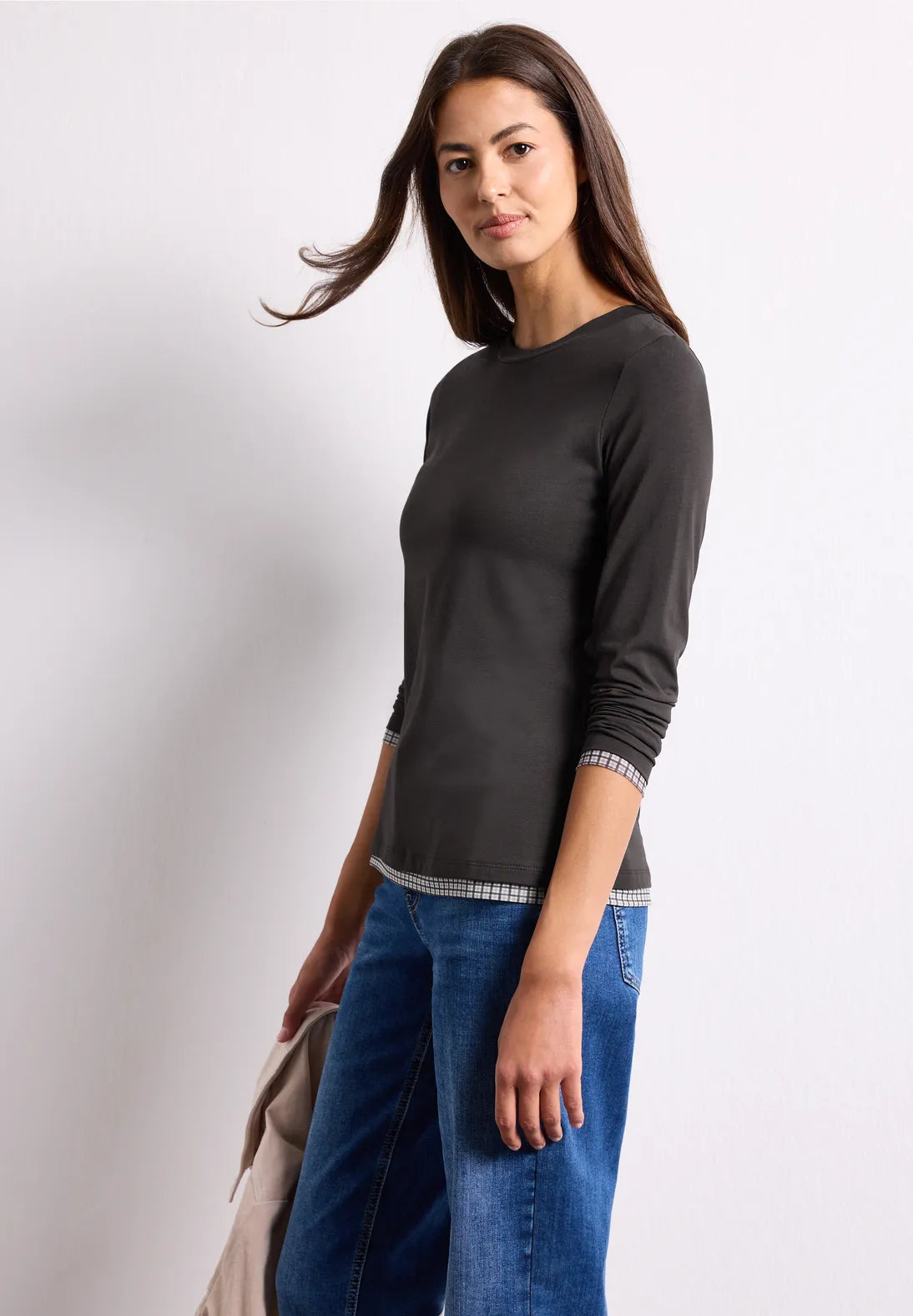 CAMISETA MARRON CON DETALLES A CUADROS STREET ONE