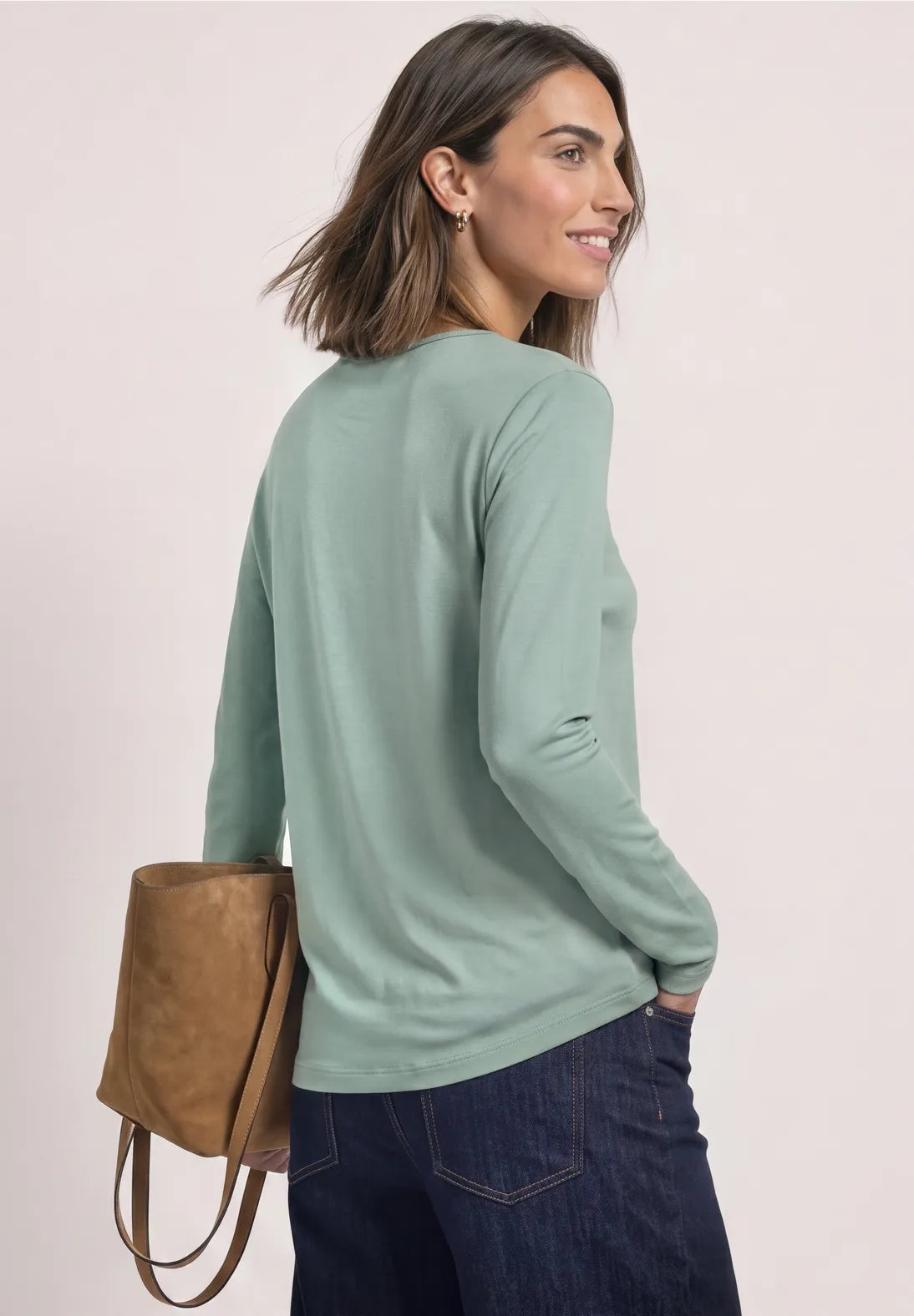 Camiseta verde escote corazón. En3Calafell