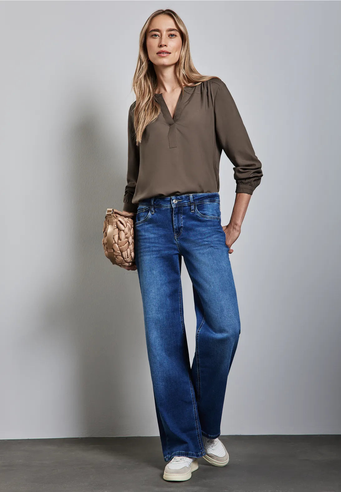 BLUSA BASICA CUELLO EN V