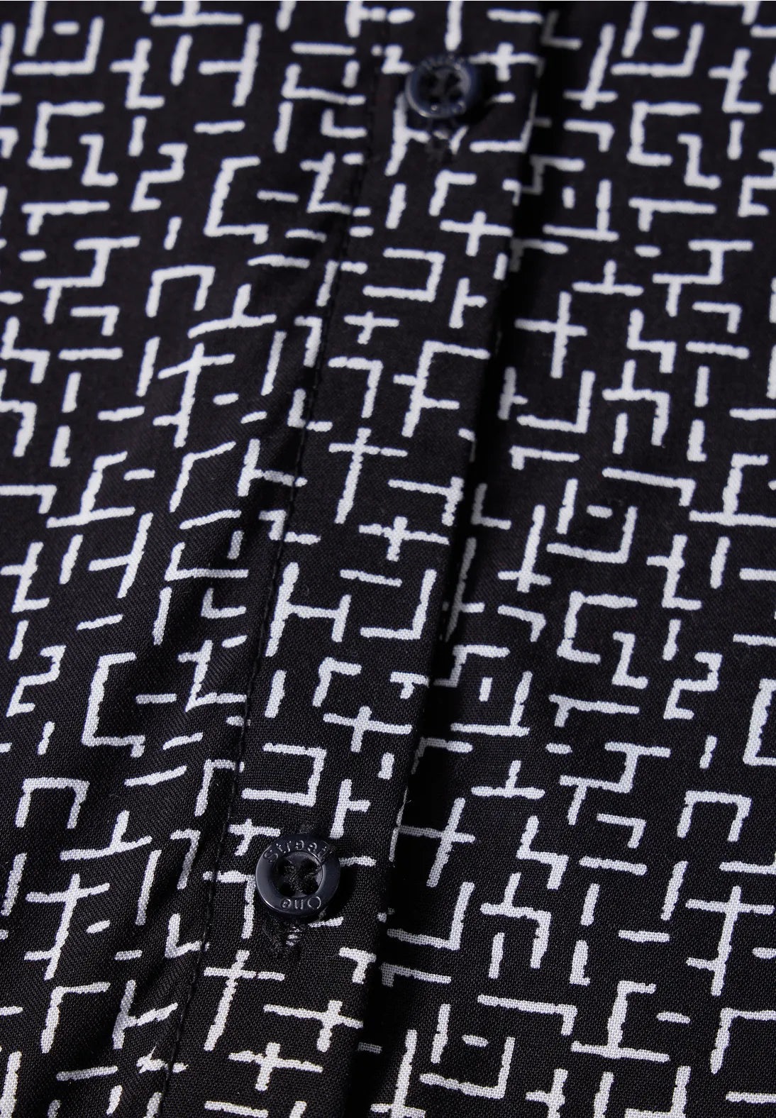 BLUSA ESTAMPADA Y BORDADO EN EL HOMBRO