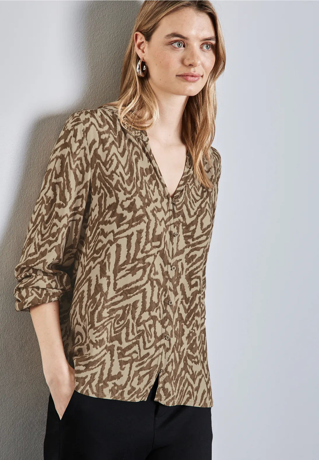BLUSA ESTAMPADA PUÑOS ELASTICOS