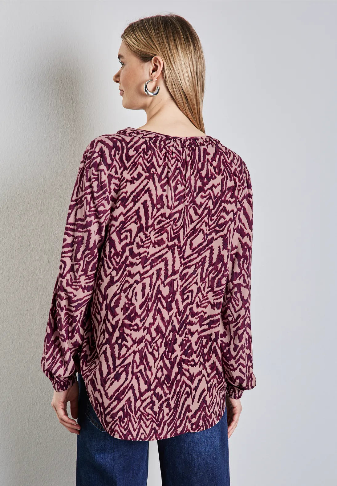 BLUSA ESTAMPADA PUÑOS ELASTICOS