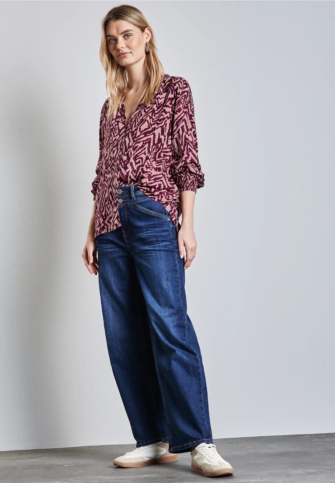 BLUSA ESTAMPADA PUÑOS ELASTICOS