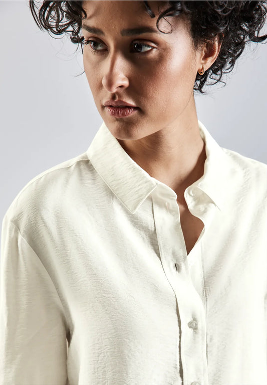 BLUSA BLANCA DE VISCOSA CON ABERTURAS LATERALES