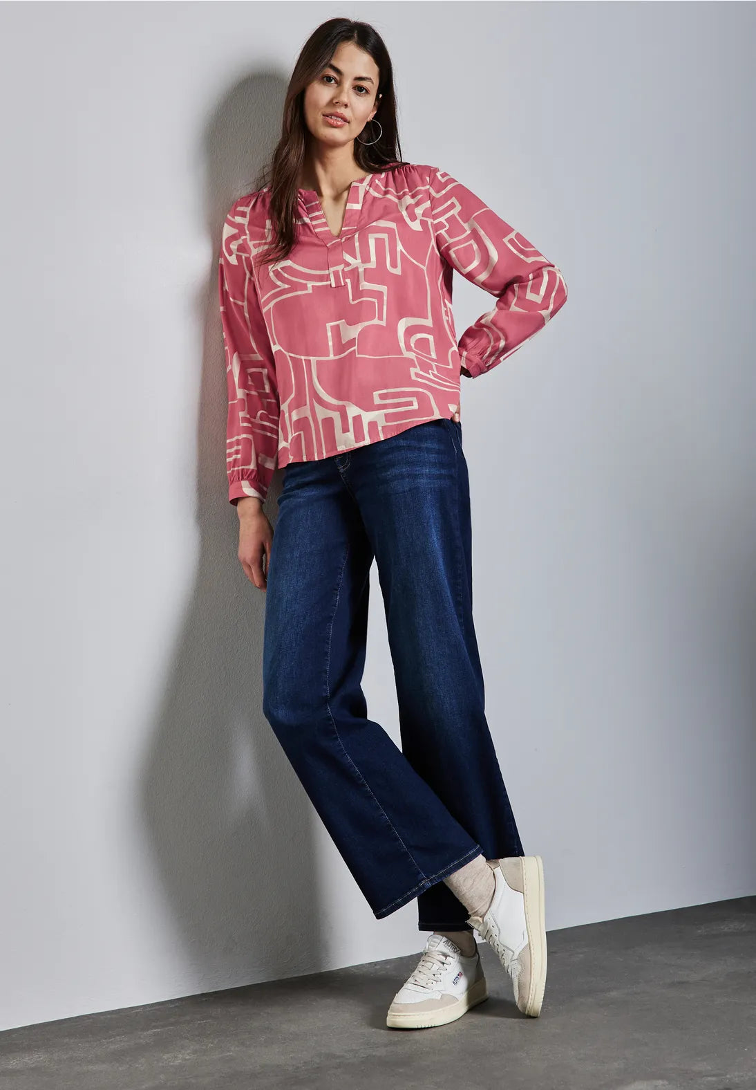 BLUSA ESTAMPADA CUELLO EN V