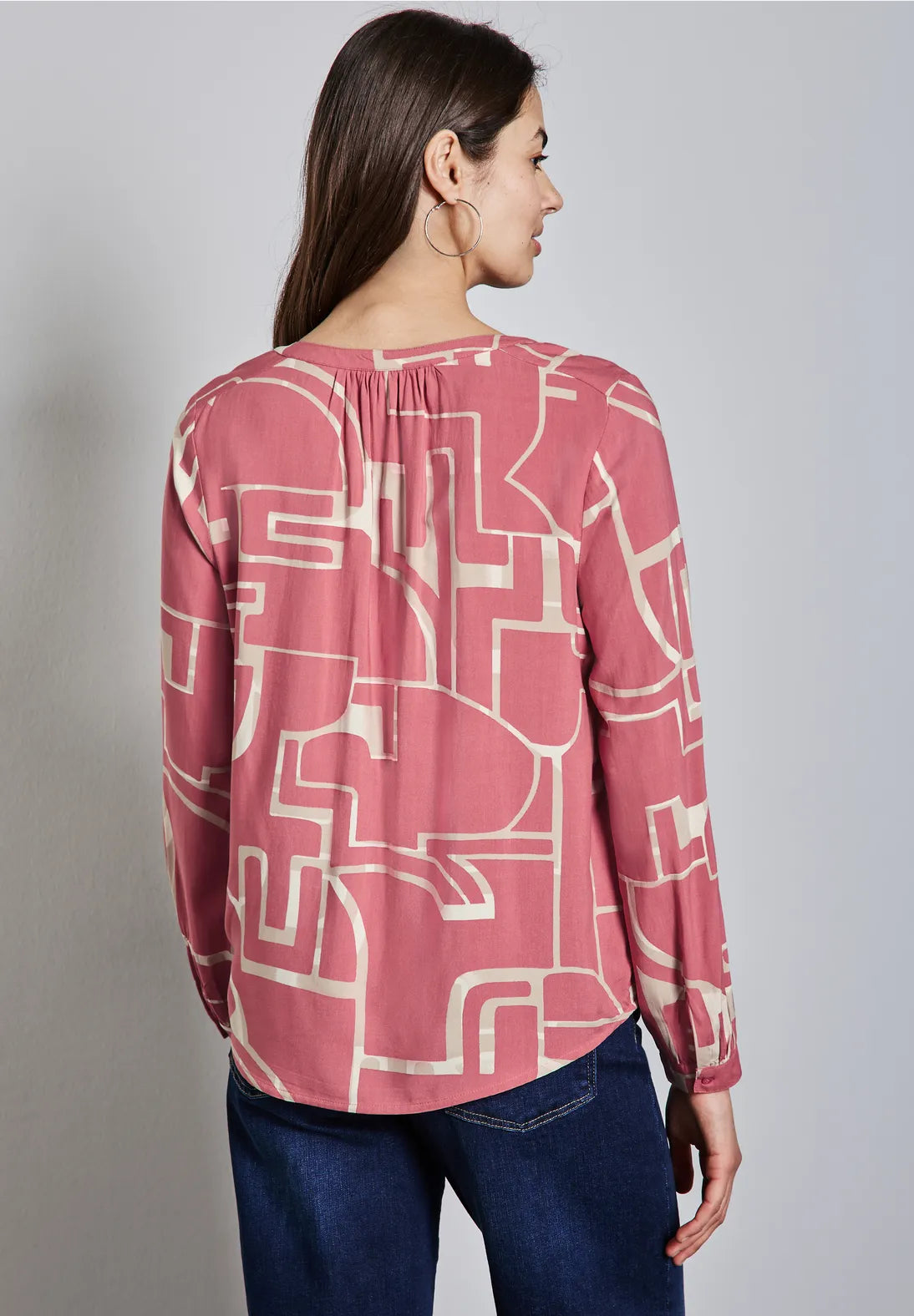 BLUSA ESTAMPADA CUELLO EN V