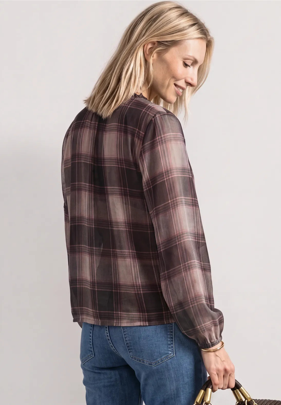 BLUSA ESCOTE EN V A CUADROS CON MANGAS EN GASA STREET ONE