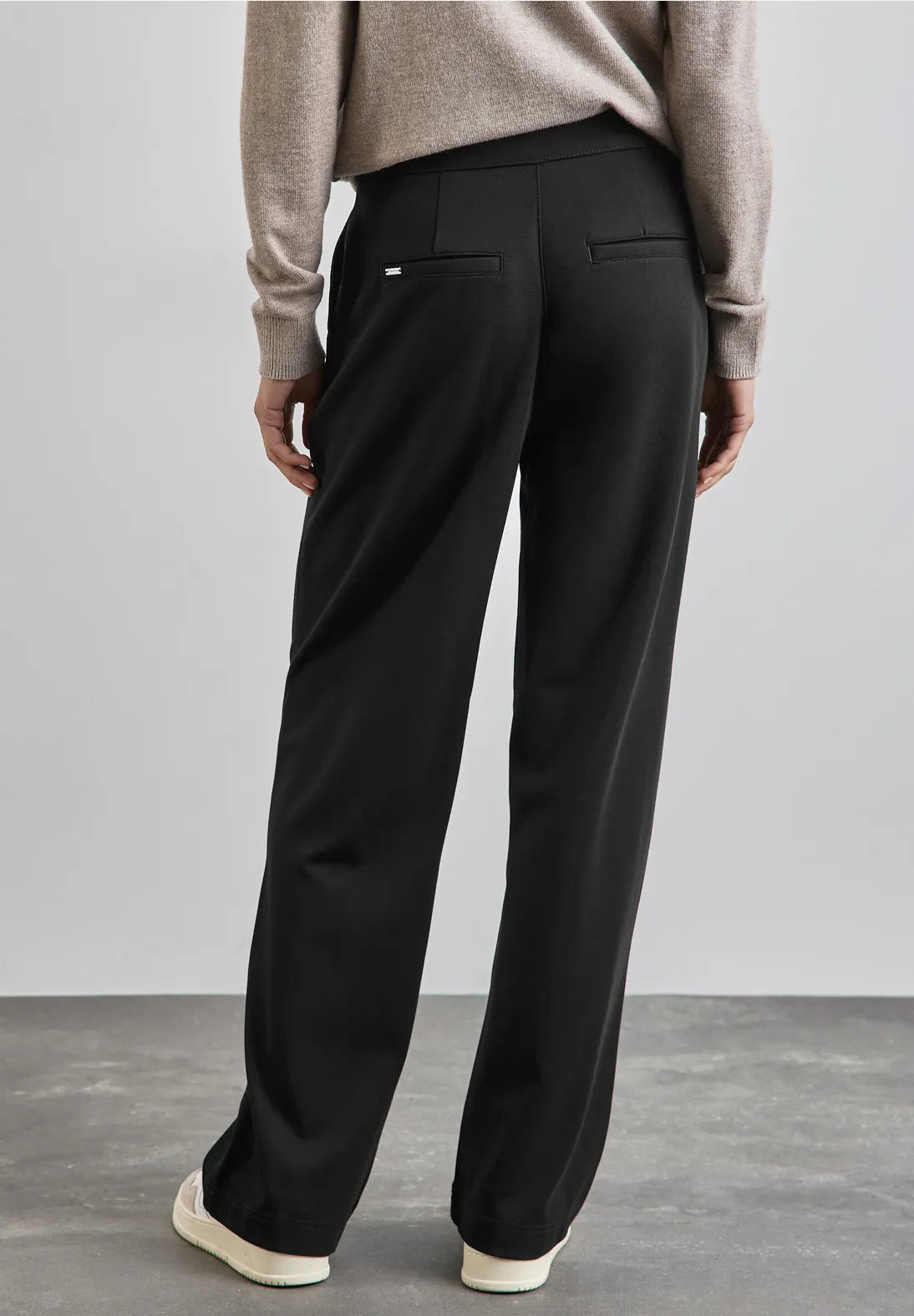 PANTALONES NEGRO DE CORTE INFORMAL