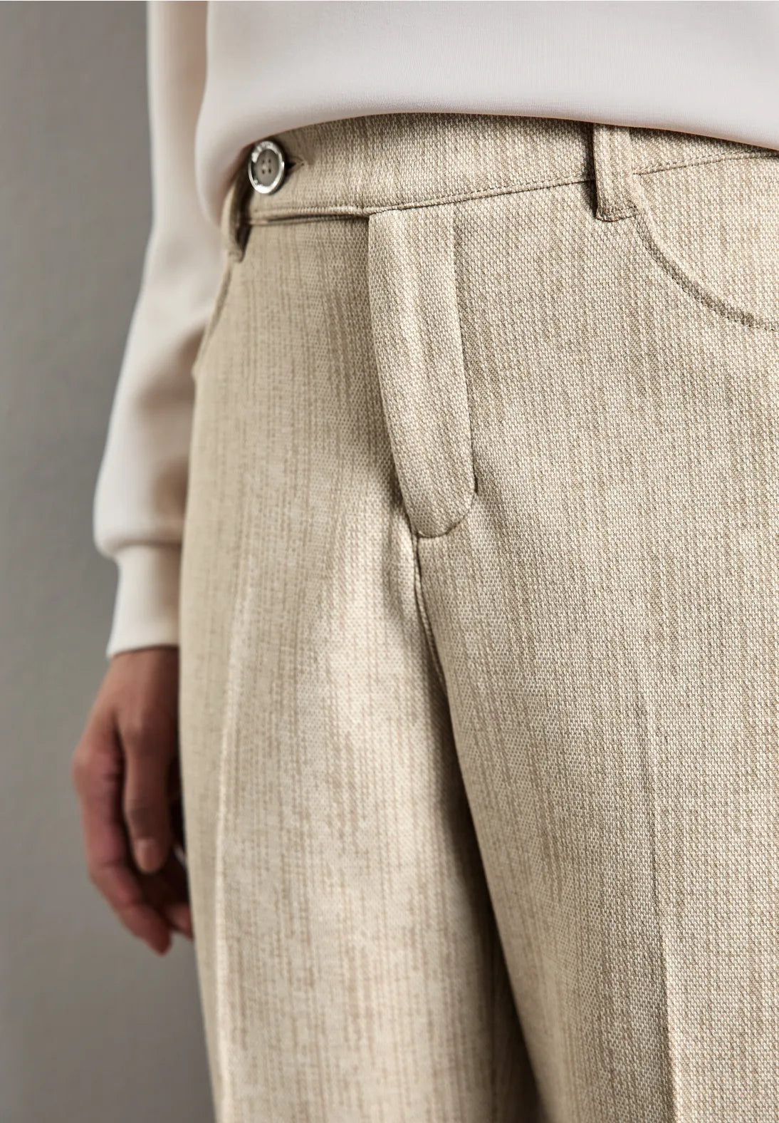 PANTALON CHINO CORTE INFORMAL EN BEIGE