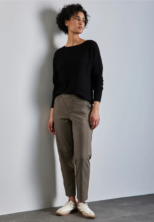 PANTALON CHINO DE CINTURA MEDIA
