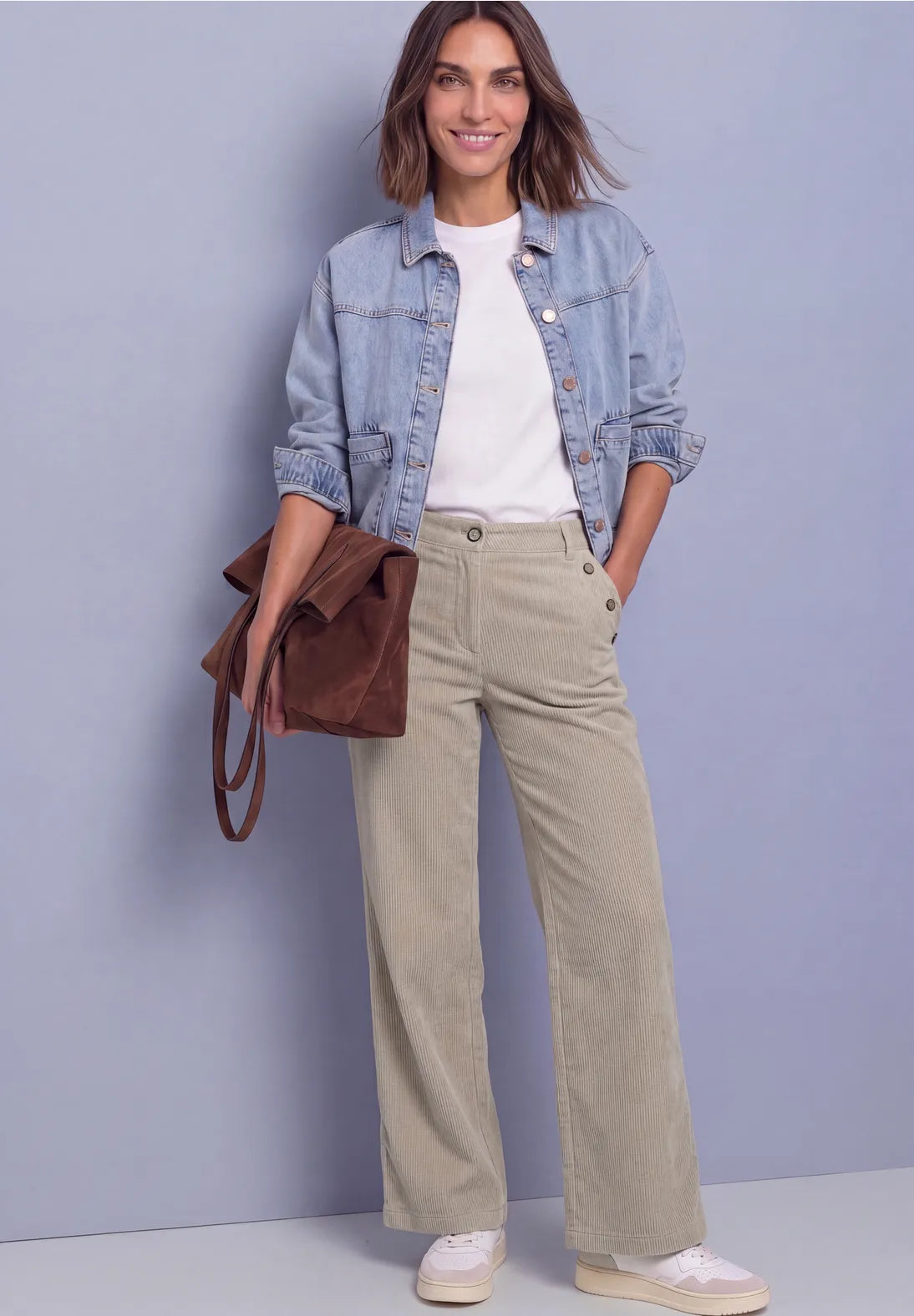 Pantalón de pana beige. En3Calafell
