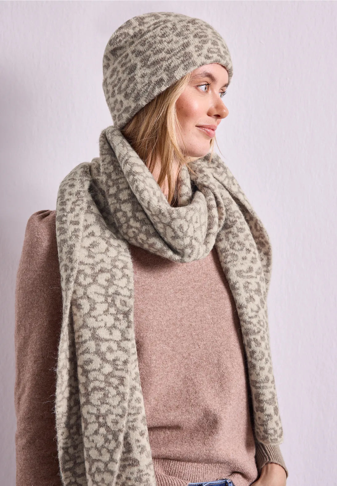 Gorro y bufanda estampado Jacquard Street One. EspritCalafell